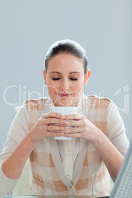 Beautiful businesswoman drinking a coffee