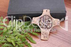 Bronzekreuz mit Abbildung des Heiligen Abendmahls