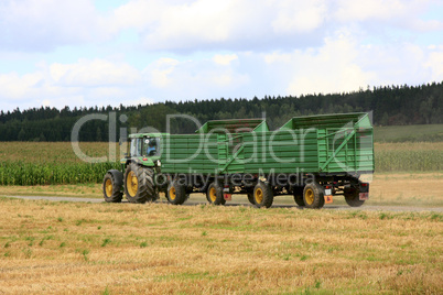 Traktor mit Anhänger