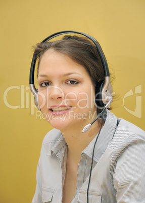 Junge Frau mit Headset