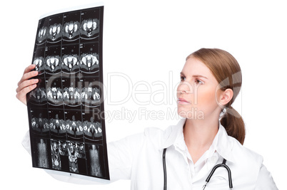 Ärztin mit Röntgenbild