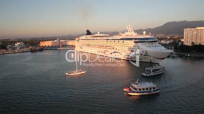 Boats cruise ship PV Mexico fast