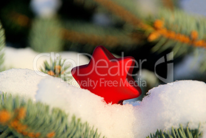 Weihnachtskugel im Schnee - christmas ball in snow 05