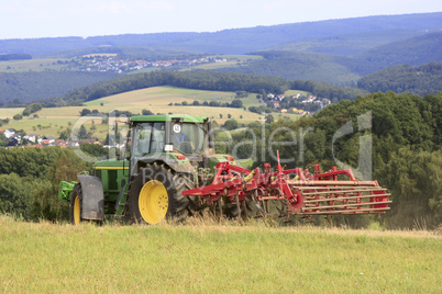 Traktor auf dem Feld