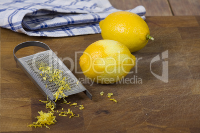 Zitrone gerieben