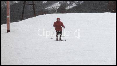 Frau fährt Ski (8 mm-Film aus den 1960er-Jahren)
