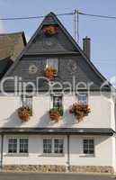 Blumen an einem Haus in Lorch