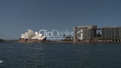 Boot vor dem Opernhaus in Sydney
