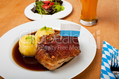 bayrischer Schweinebraten mit Kartoffelknödel