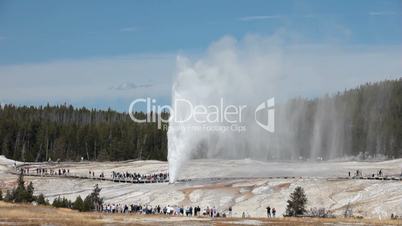 Yellowstone geyser erupt