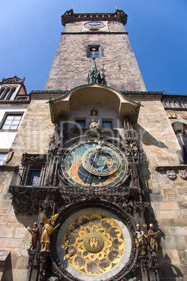 Turm mit Uhr
