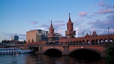 Berliner Oberbaumbrücke Zeitraffer Dämmerung