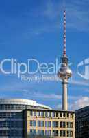 Fernsehturm Berlin mit Hochhäusern