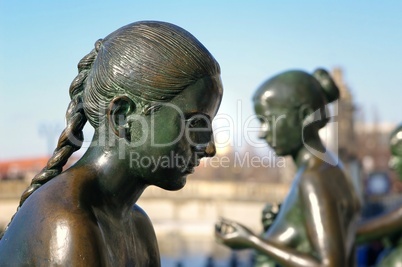Frauenkopf im Profil Bronzeskulptur