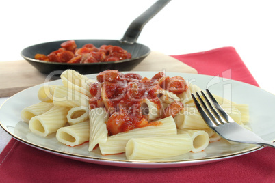 Tortiglione mit Tomatensoße