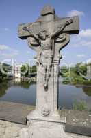 Kreuz auf der Alten Lahnbrücke in Limburg