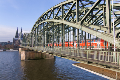 Hohenzollernbrücke, Kölner Dom