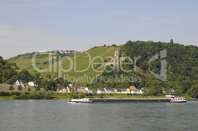 Lastkahn auf dem Rhein bei Rheindiebach