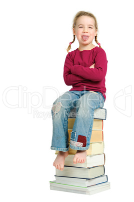 Kleinkind auf Bücherstapel