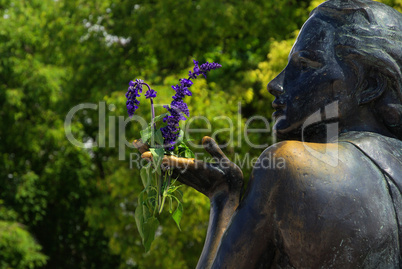 Makarska Bronzestatue - Makarska bronze statue 02