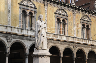 Dante-Statue in Verona