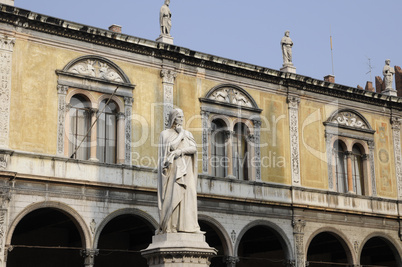 Dante-Statue in Verona