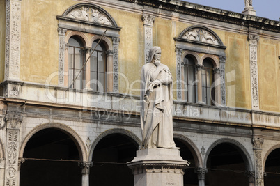 Dante-Statue in Verona