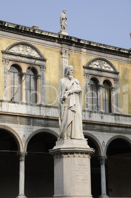 Dante-Statue in Verona