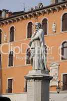 Dante-Statue in Verona