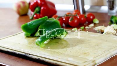 Slicing green pepper