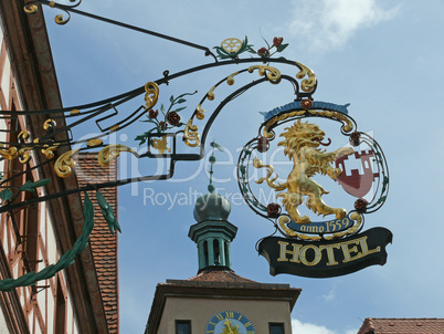 Wirtshausschild in Rothenburg ob der Tauber