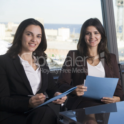 Zwei Geschäftsfrauen