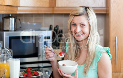 Attractive young woman having an healthy breakfast