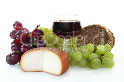 Käse und Rotwein