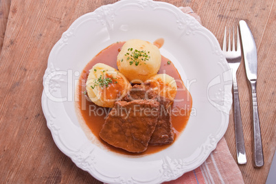 Sauerbraten mit Kartoffelknödel