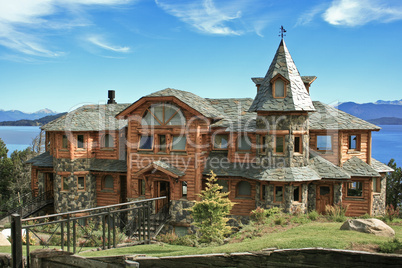 a house by Nahuel Huapi Lake in Bariloche