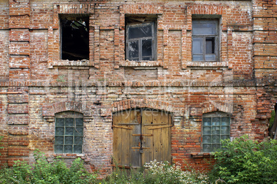 Facade of the destroyed building