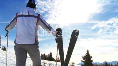 Frau mit Skier