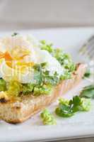 Broadbeans on toast