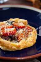 Small puff pastry pie