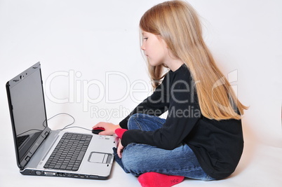 Mädchen und Laptop