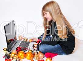 Mädchen mit Laptop