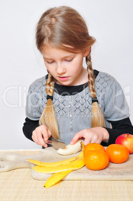 Mädchen beim Kochen