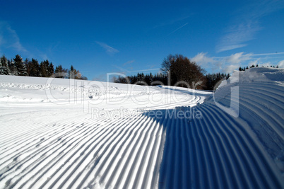 Schnee in den Bergen im Winter