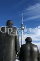 Denkmal mit Fernsehturm