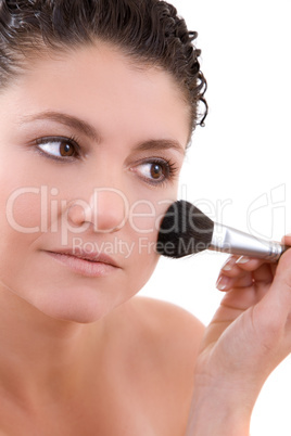 Applying foundation