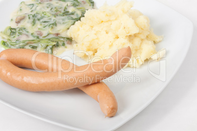Wiener Würstchen mit Rübstielgemüse und Kartoffelpüree