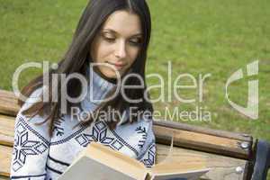 Young woman in a park reading