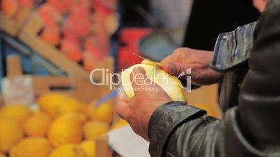 Man cutting a lemon at the market