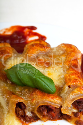 Cannelloni mit Tomatensauce